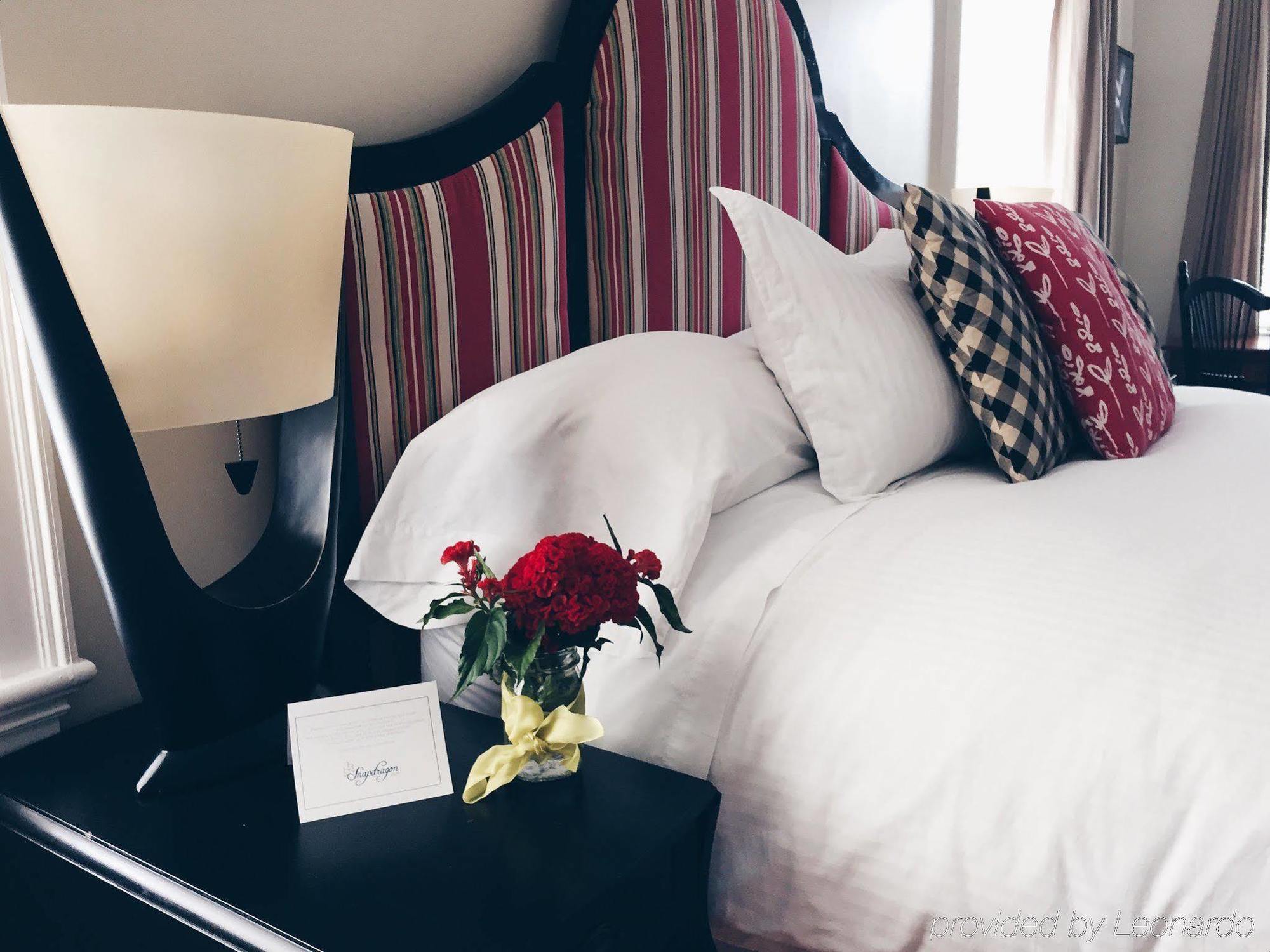 Snapdragon Inn Windsor Ngoại thất bức ảnh